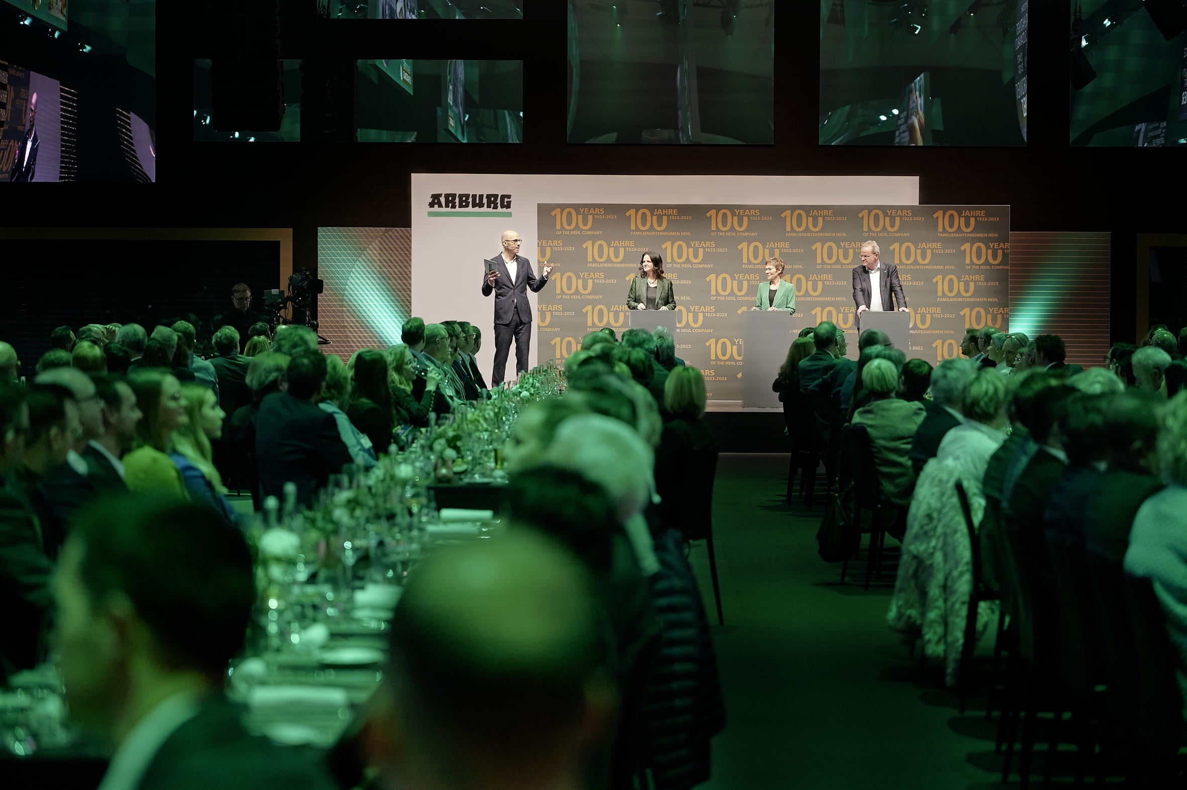 Partners kick off anniversary celebrations: Hundreds of enthusiastic guests listened intently to moderator Kai Spitzl's Q&A session with Juliane Hehl, Renate Keinath and Michael Hehl (from left).